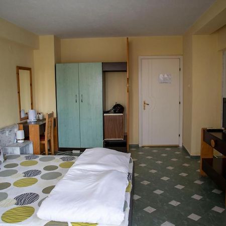 Hotel Balevurov サンダンスキ エクステリア 写真