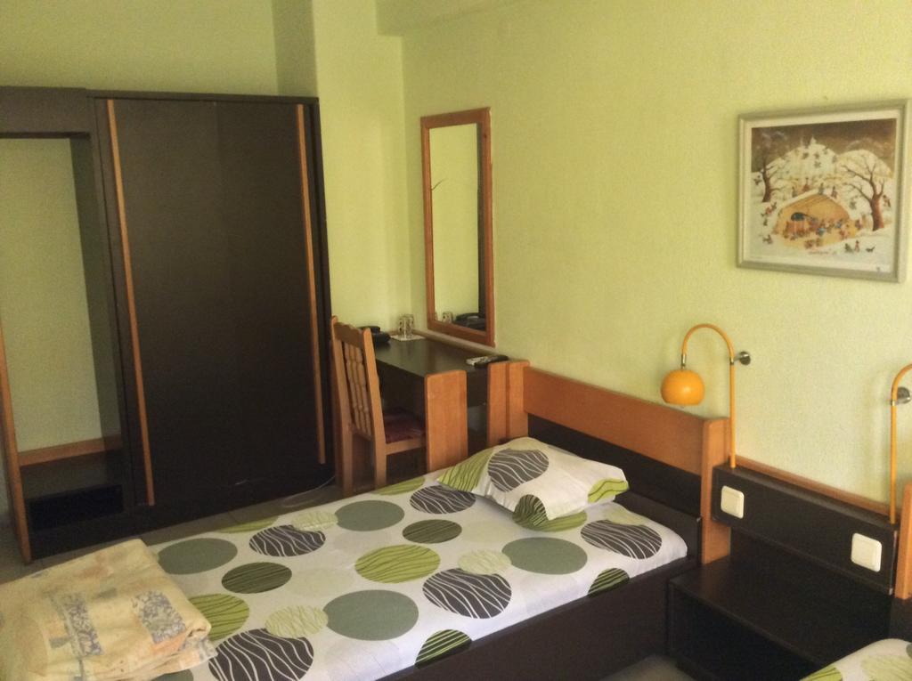 Hotel Balevurov サンダンスキ 部屋 写真