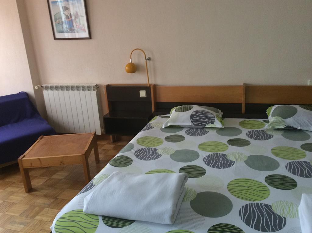Hotel Balevurov サンダンスキ 部屋 写真