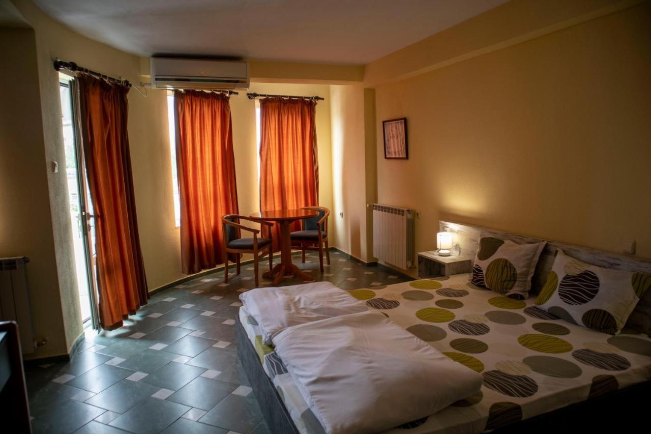 Hotel Balevurov サンダンスキ エクステリア 写真