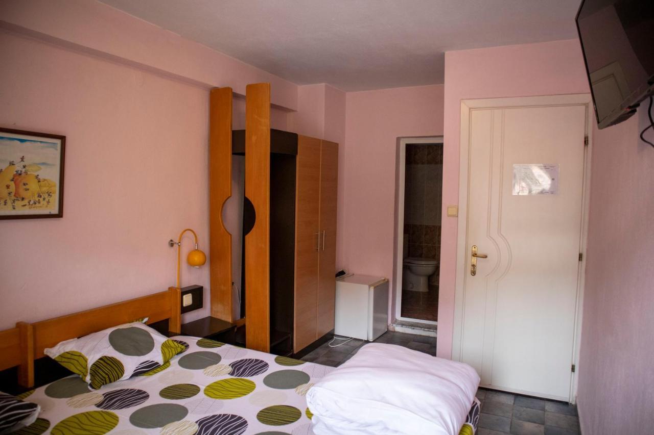 Hotel Balevurov サンダンスキ エクステリア 写真