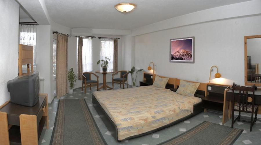 Hotel Balevurov サンダンスキ 部屋 写真